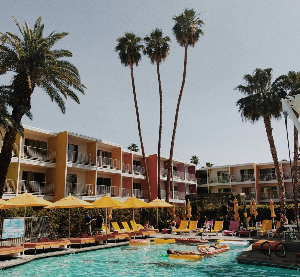 a picture of the saguaro palm springs